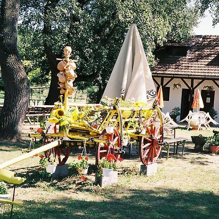 Vizimalom Kemping, Panzio Es Etterem Turistvandi Экстерьер фото