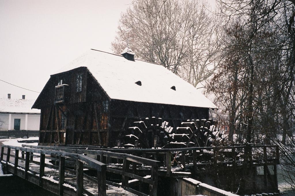 Vizimalom Kemping, Panzio Es Etterem Turistvandi Экстерьер фото