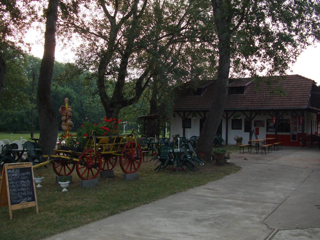 Vizimalom Kemping, Panzio Es Etterem Turistvandi Экстерьер фото